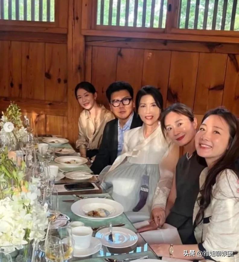 崔智友现在状态 嫁对人49了依旧充满少女感