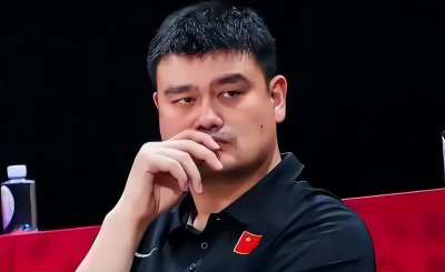 ​42岁姚明简介(陪1米8女儿吃早饭，如今体重超400斤要二胎悬了)