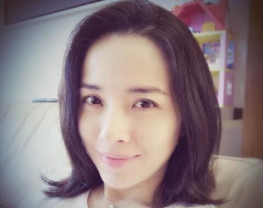 ​靳东妻子李佳个人资料 一对荧屏情侣走到现在