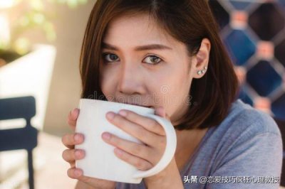 ​怎么让人主动找你聊天，让女人主动找你聊天
