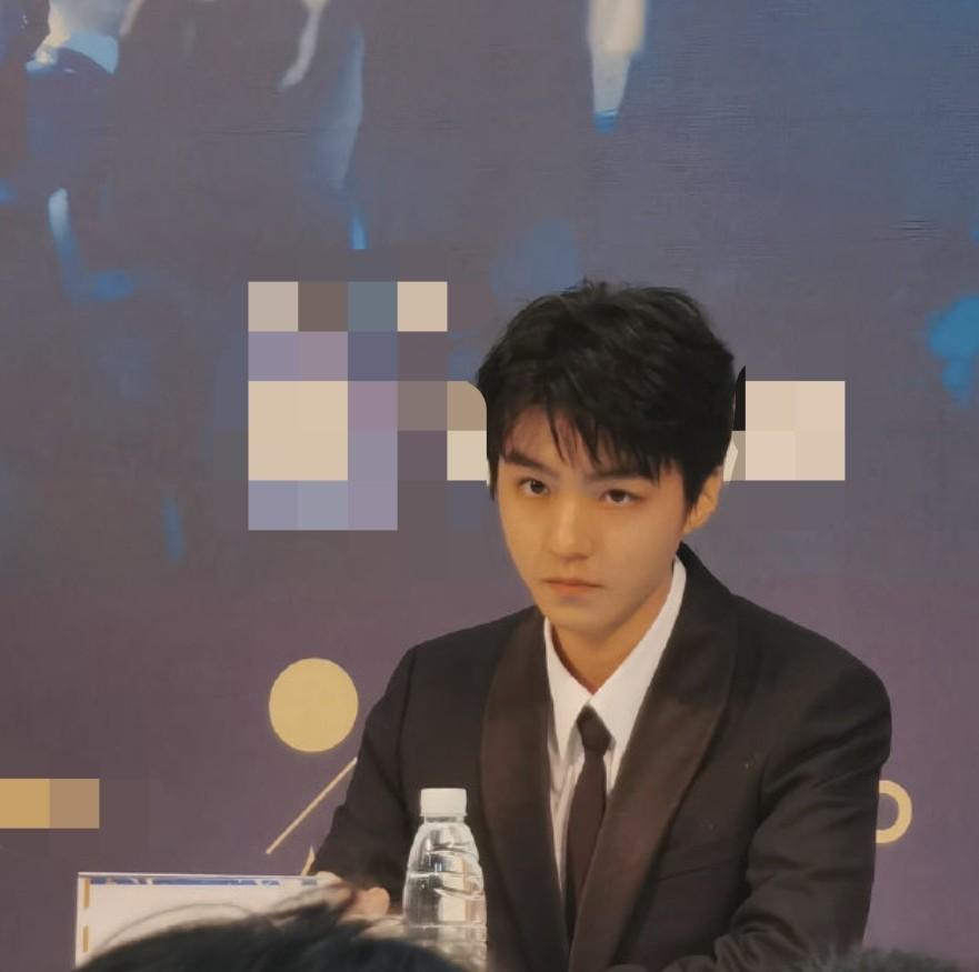 2岁王俊凯成青年评审，演技受业内认可，谦虚称自己还在探索"