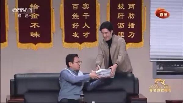 春晚沈腾马丽的《坑》潜藏了扑克《掼蛋》的梗