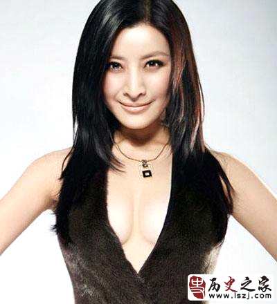 王雅捷透明照曝光 透衣能看到乳晕露点尴尬