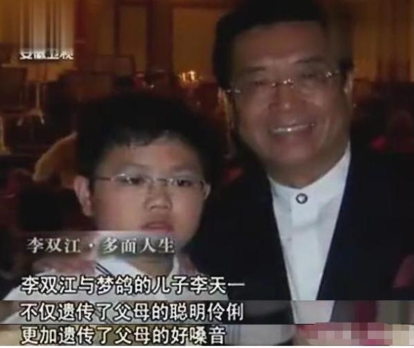 被儿子拉下水的李双江（继狱中儿子戴手铐出席李双江葬礼后）(13)