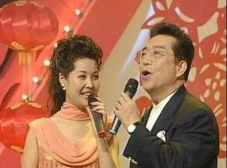 被儿子拉下水的李双江（继狱中儿子戴手铐出席李双江葬礼后）(7)