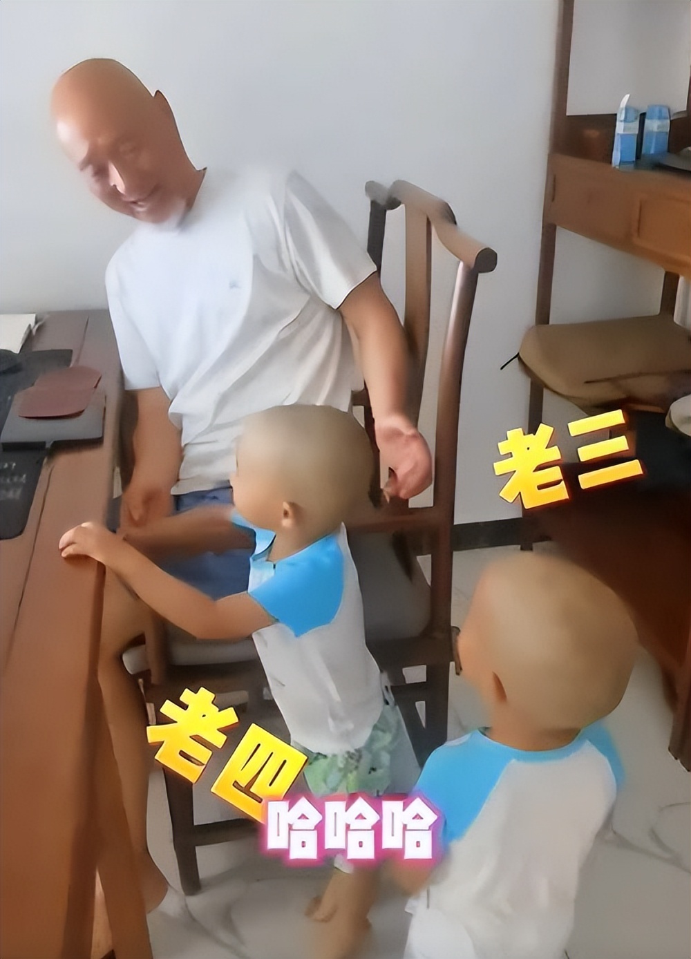 69岁陈佩斯返璞归真，坐拥北京万亩良田，父子情深一同耕田