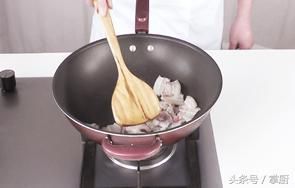 辣白菜炒五花肉怎么做好吃(辣白菜炒五花肉正宗做法)-第1张图片-