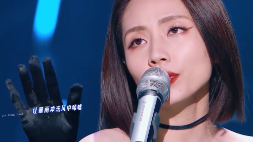 曾是“快女”五强，却因“不雅照”事件退圈，如今终于再次翻红