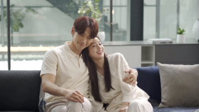 ​韩国女星金泰熙久违亮相，与丈夫Rain合拍广告，相互依偎甜蜜撒糖