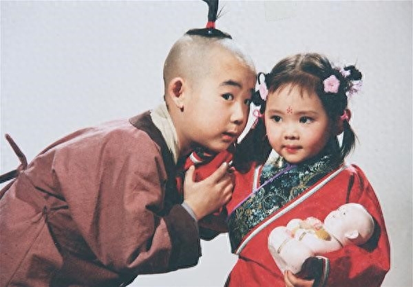 5岁因“红楼梦”板儿一角大红大紫，英国获得硕士，却在29岁离世