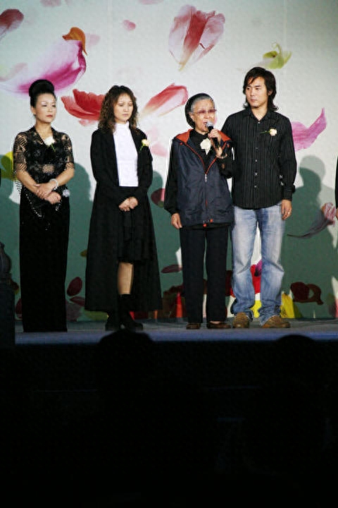 5岁因“红楼梦”板儿一角大红大紫，英国获得硕士，却在29岁离世