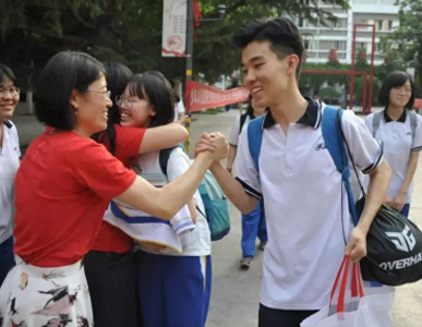 ​高考出题人在出题后藏在哪？连家人都联系不到，他们日子并不好过