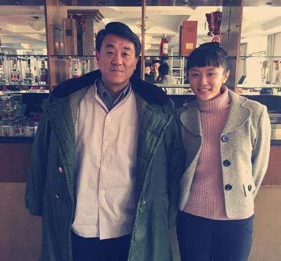 何冰老婆资料图片（国家一级演员何冰一顿饭捡了个老婆）