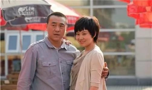 何冰老婆资料图片（国家一级演员何冰一顿饭捡了个老婆）