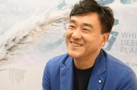 何冰老婆资料图片（国家一级演员何冰一顿饭捡了个老婆）