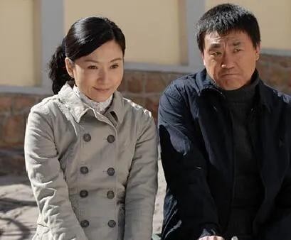 何冰老婆资料图片（国家一级演员何冰一顿饭捡了个老婆）