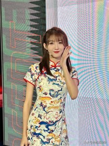 ​她是腾讯NBA女主播一姐，雪儿身材傲人，颜值智慧并重，不输名模