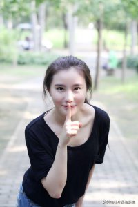 ​鲍天琦，她是花千骨中的清水，她长得特别漂亮，为啥就是火不起来