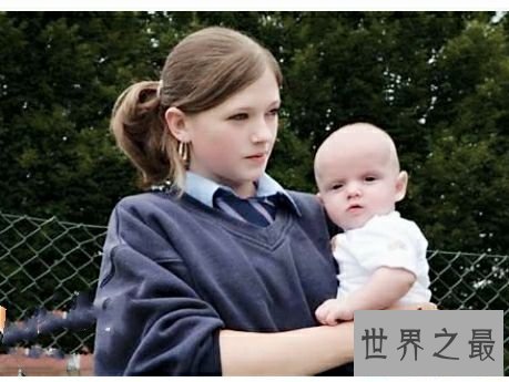 世界上10位最小的妈妈，年轻的让人怀疑人生。