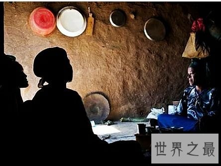 世界上10位最小的妈妈，年轻的让人怀疑人生。