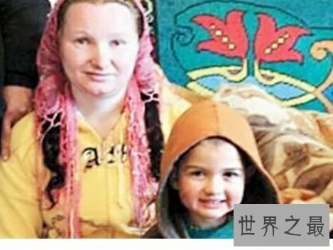 世界上10位最小的妈妈，年轻的让人怀疑人生。