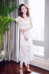​赵丽颖个人资料简介（当红女星赵丽颖：女人要靠自己，离婚最对不起儿子）