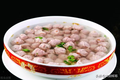 ​水汆丸子怎么做好吃？教你正确做法，鲜嫩爽滑还好吃