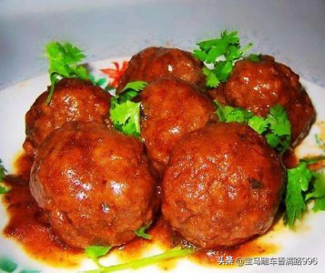 ​红烧狮子头的做法家庭版（家庭版红烧狮子头，做法简单、鲜香美味，做了七个我