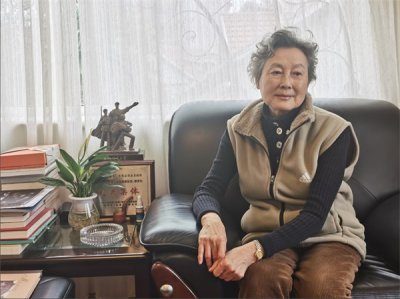 ​向梅个人资料：她是著名表演艺术家，与丈夫恩爱了一辈子自觉亏欠他太多