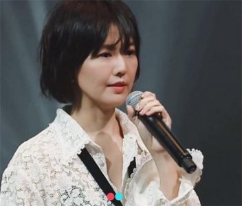 ​孙燕姿素颜关滤镜短视频开唱 关闭打赏功能