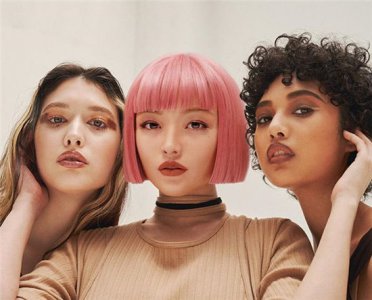 ​卧槽：瘦脸美颜全都OUT了，Instagram硅胶娃娃成虚拟网红