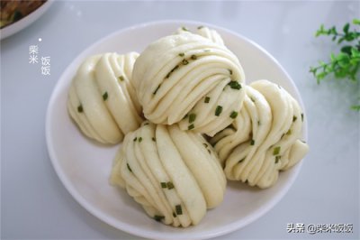 ​花卷的家常做法拧法（做花卷，这个方法很简单，筷子一拧一压，层次分明，香软