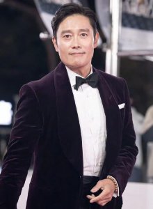 ​韩国多名艺人遭税务调查(韩星李秉宪被追缴上亿韩元税款)