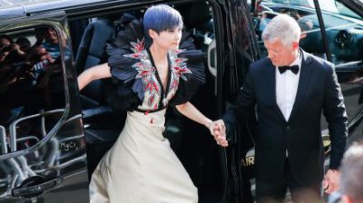 ​李宇春嫁78岁外国富翁婚礼(李宇春“嫁”给78岁外国老汉？)