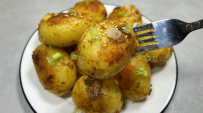 ​强碱性食品有哪些（“碱性食物之王”被找到！常吃嘴巴不臭，头发乌黑，告别手