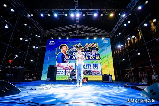 “校长”张弛在洛阳举办粉丝见面会，现场献唱粉丝爆棚人气很高
