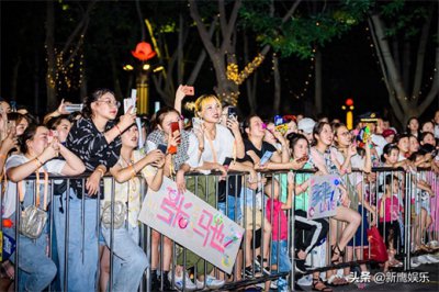 ​“校长”张弛在洛阳举办粉丝见面会，现场献唱粉丝爆棚人气很高