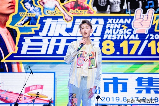 “校长”张弛在洛阳举办粉丝见面会，现场献唱粉丝爆棚人气很高