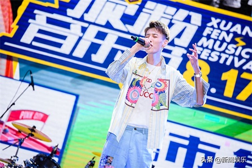 “校长”张弛在洛阳举办粉丝见面会，现场献唱粉丝爆棚人气很高