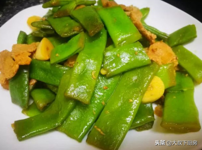 ​宽扁豆炒肉的做法 五花肉炒扁豆，肉香浓郁，荤素搭配
