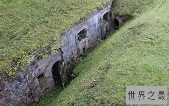 马奇诺防线受法国重视，也对人们造成一定的影响