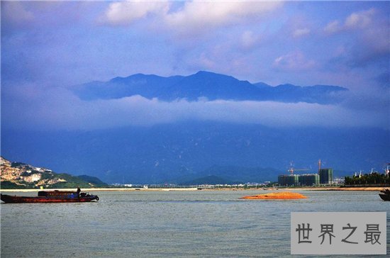 中国最大的淡水湖，与长江相通具有丰富自然资源