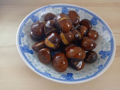 ​板栗怎样炒才能又糯又甜？这么做，个个好剥，粉糯香甜，一点不比外面的差