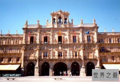 ​世界上最古老的大学，卡鲁因大学建于859年(已有1157年)