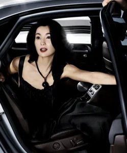 ​张曼玉图片(看了张曼玉的老照片，才知道原来她这么美)