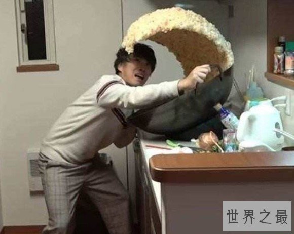 世界上最厉害炒饭，＂海啸炒饭＂爆红网络
