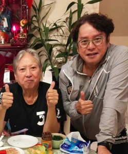 ​洪金宝72岁生日内地工作度过，儿子惊喜贺寿被指撞脸韩星