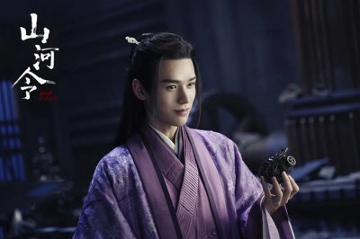 ​龚俊是不是改过年龄 龚俊现在的热度算顶流吗
