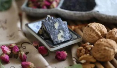 ​吃阿胶糕有什么好处和功效（ 阿胶糕的具体功效？）