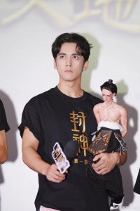 ​无视离婚、被同性室友爆料风波，《封神》官博转发陈牧驰大片力挺